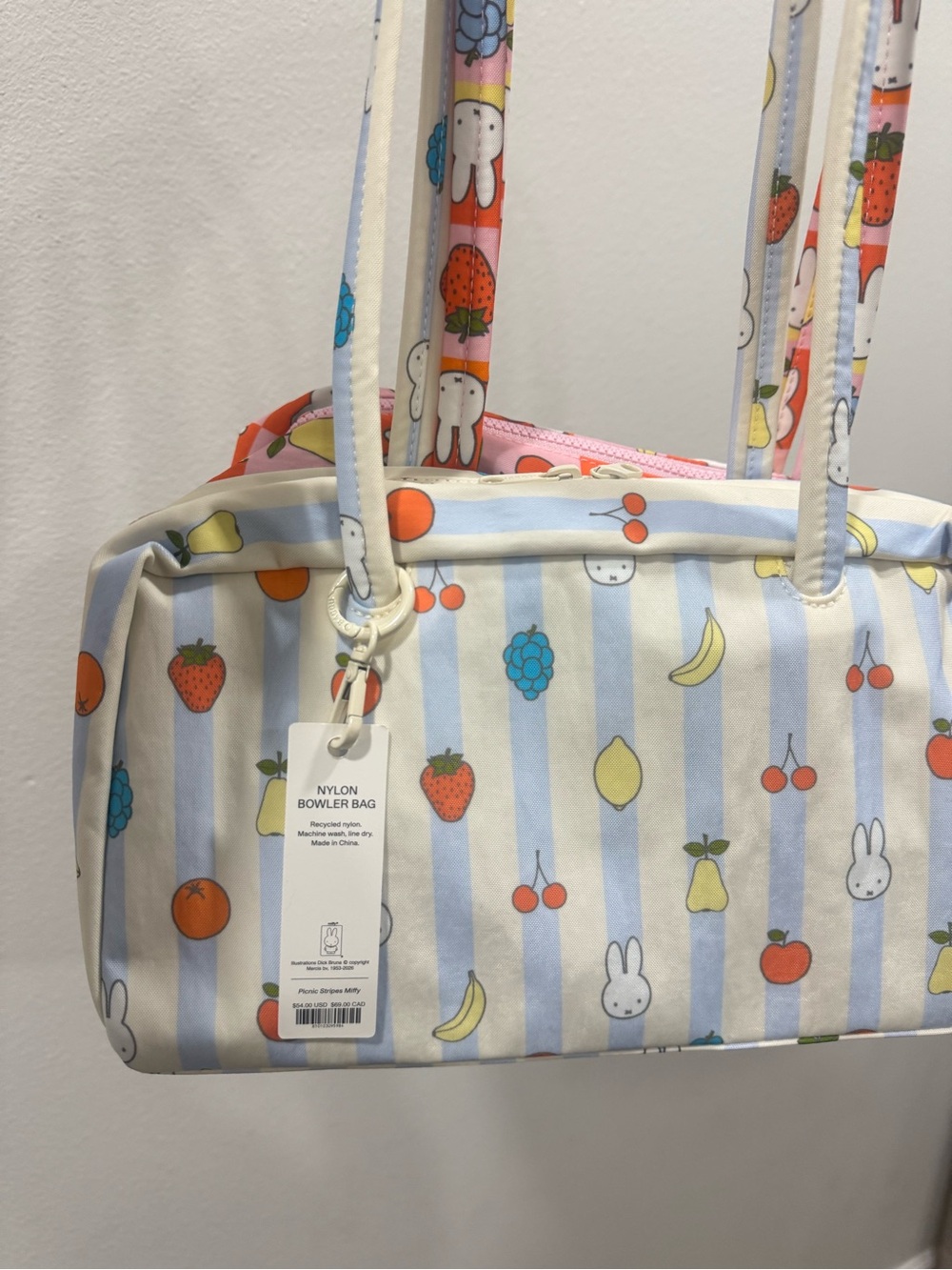 BAGGU x UO Miffy Bowler Cream & Light Blue Stripe Shoulder Bag with Fruit